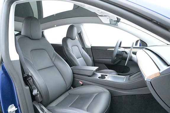 Tesla Model Y 12 of 27