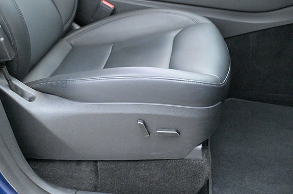 Tesla Model Y 13 of 27