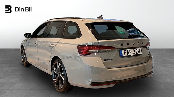 Skoda Octavia 3 of 5