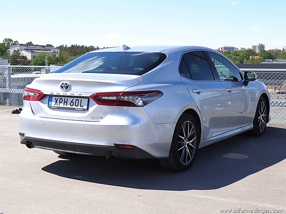 Toyota Camry 4 of 5