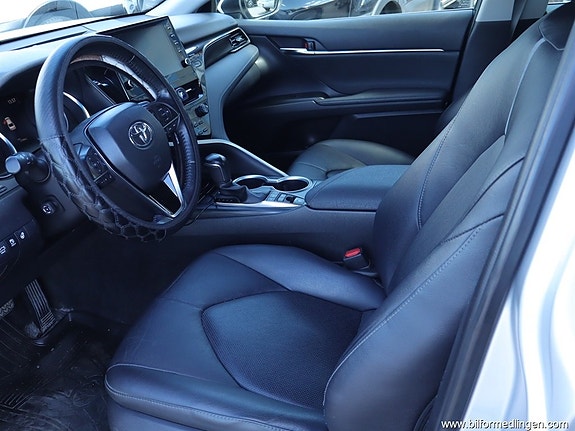 Toyota Camry 5 of 5