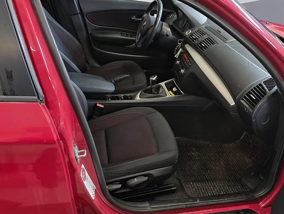 BMW 118d 4 of 5