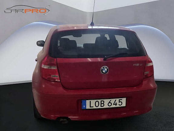 BMW 118d 2 of 5