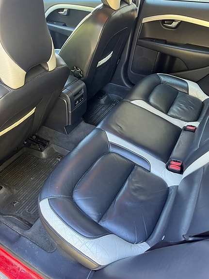 Volvo V70 4 of 5