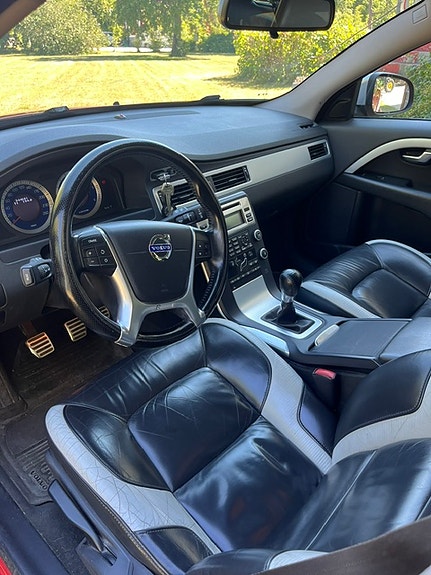 Volvo V70 3 of 5