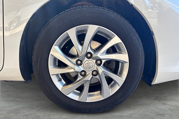 Toyota Auris 9 of 20