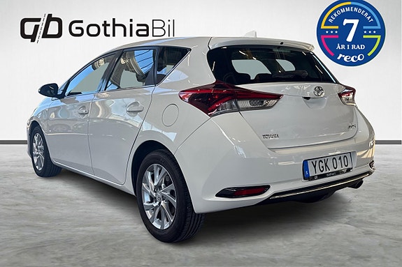 Toyota Auris 7 of 20