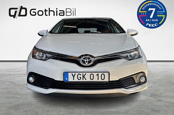 Toyota Auris 2 of 20