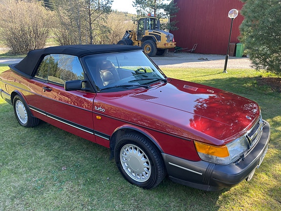 Saab 900 2 of 5