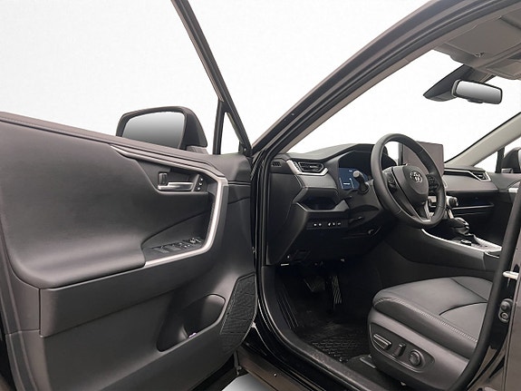 Toyota RAV4 12 of 30