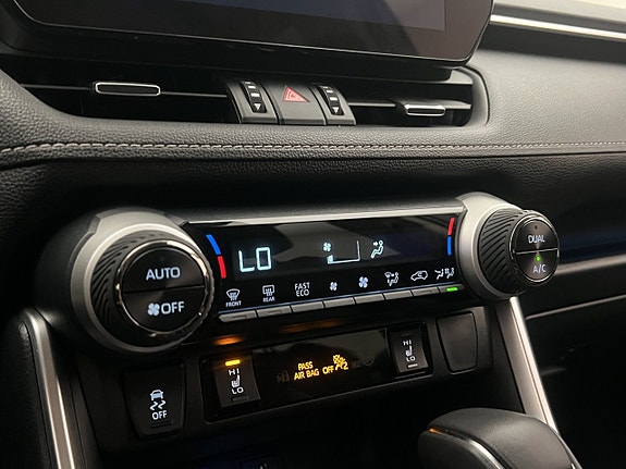 Toyota RAV4 25 of 30