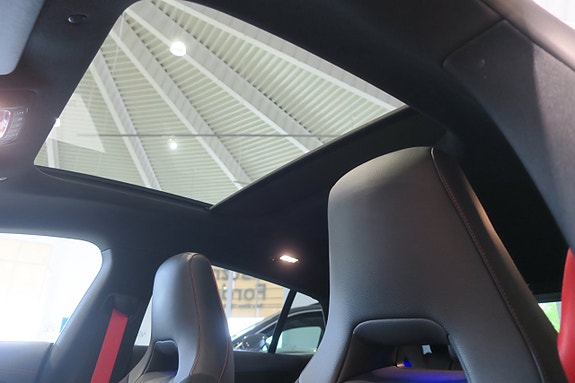 Mercedes-Benz CLA35 9 of 16