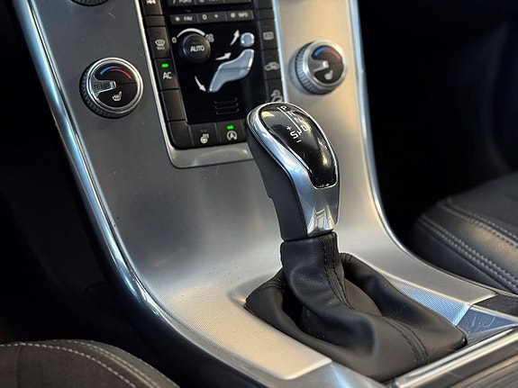 Volvo XC60 14 of 23
