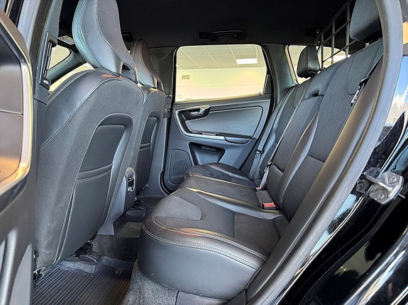 Volvo XC60 13 of 23