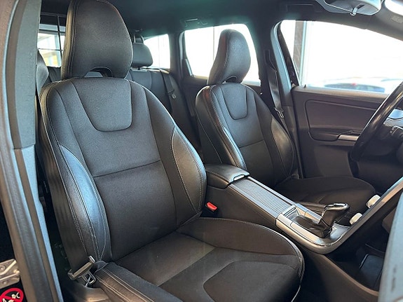Volvo XC60 11 of 23