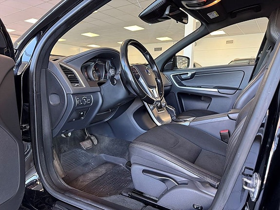 Volvo XC60 7 of 23