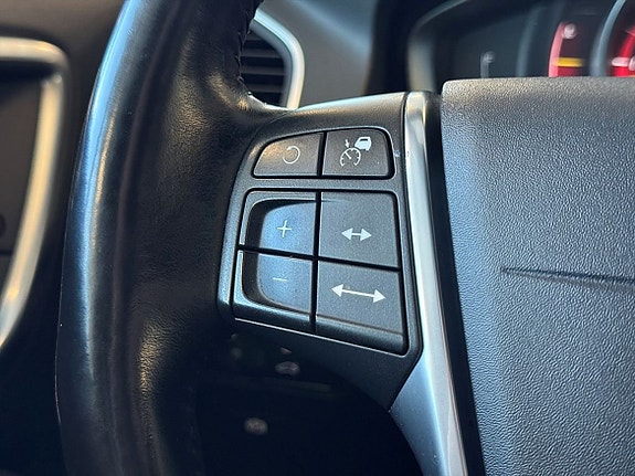 Volvo XC60 15 of 23