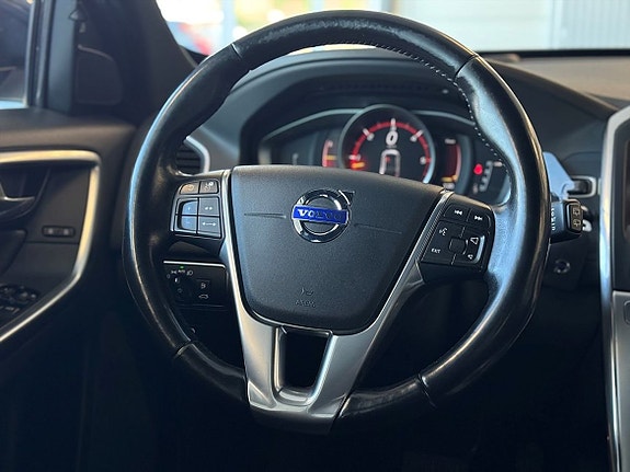 Volvo XC60 10 of 23