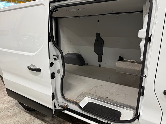 Renault Trafic 12 of 17