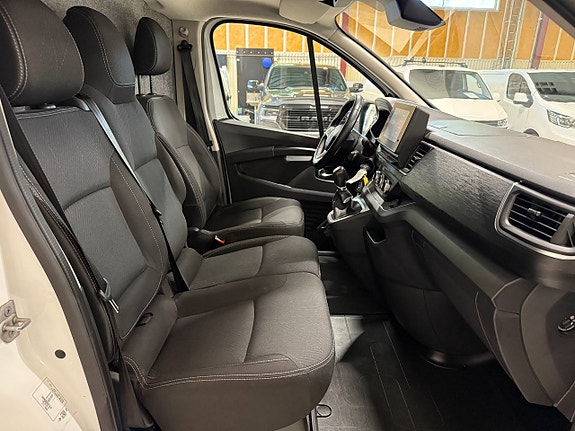 Renault Trafic 11 of 17