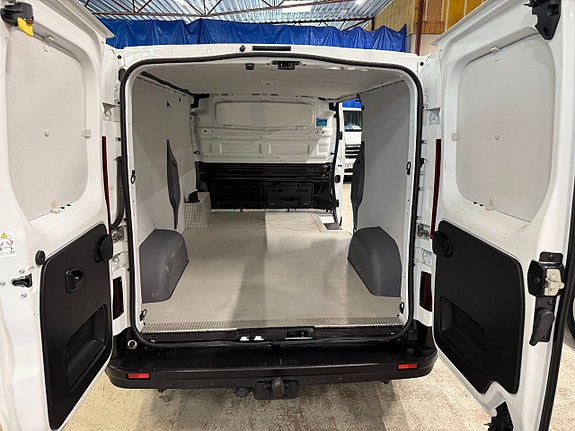 Renault Trafic 13 of 17