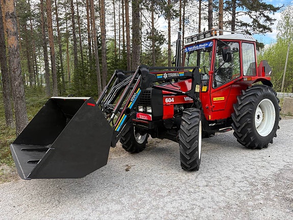Valmet 604. -83. 4 WD. Med Trima lastare. Snöskopa. Kedjor.
