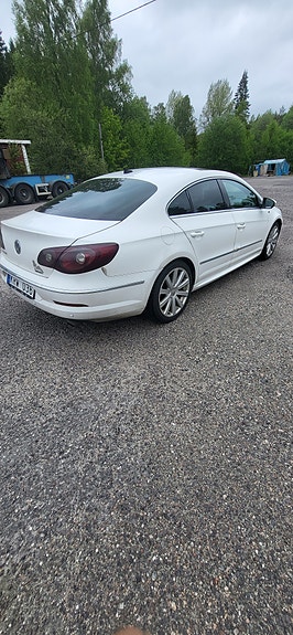 Volkswagen Passat CC 3 of 5