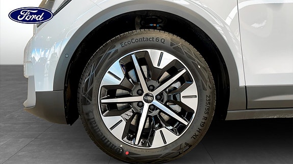 Ford Explorer 9 of 12