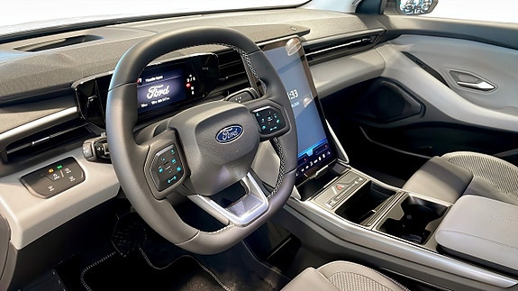 Ford Explorer 4 of 12