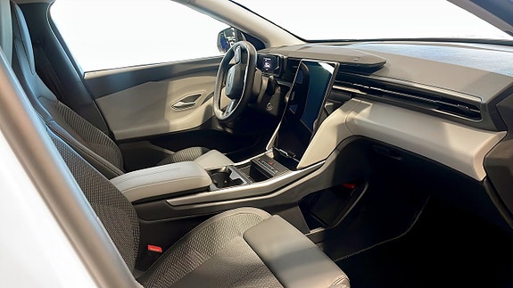 Ford Explorer 3 of 12