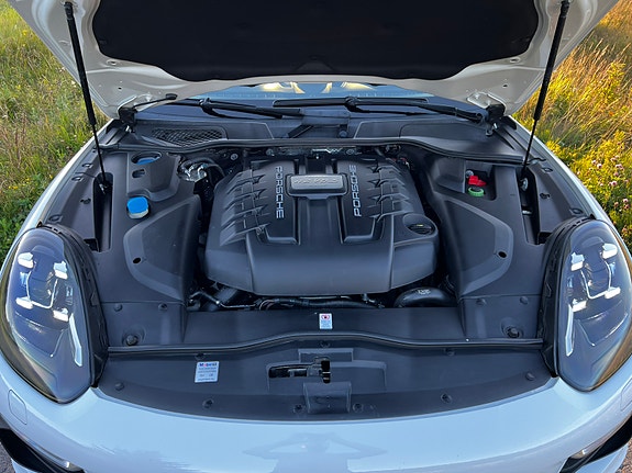 Porsche Cayenne 9 of 10