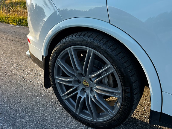 Porsche Cayenne 5 of 10
