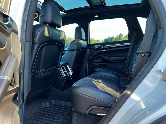 Porsche Cayenne 7 of 10