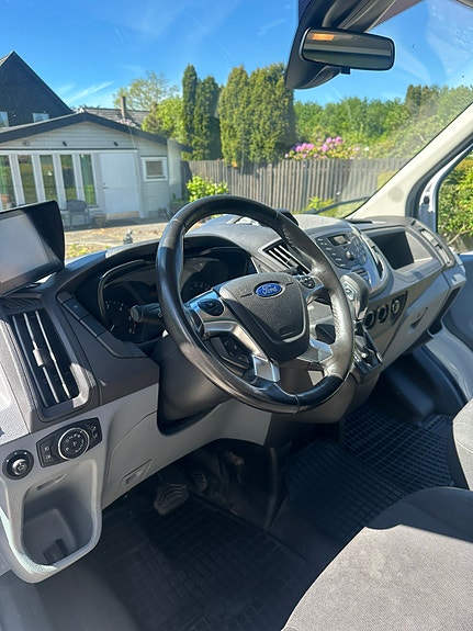 Ford Transit 3 of 5