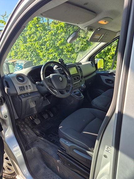 Renault Trafic 13 of 17
