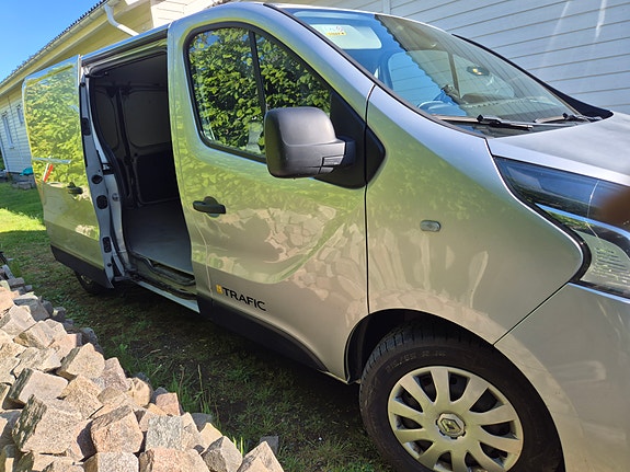 Renault Trafic 9 of 17