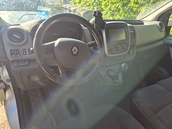 Renault Trafic 10 of 17