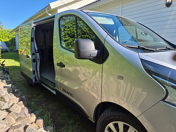 Renault Trafic 4 of 17