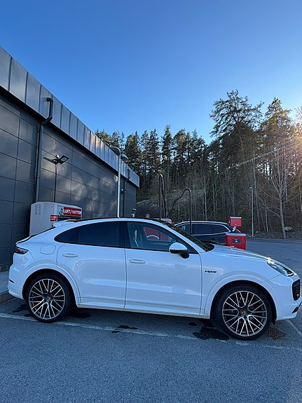 Porsche Cayenne Coupe 3 of 5