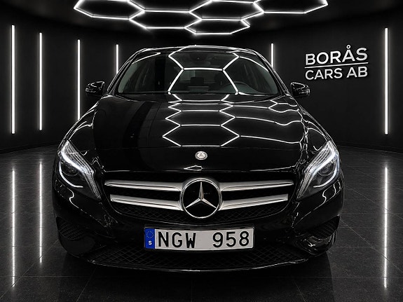 Mercedes-Benz A180 2 of 5