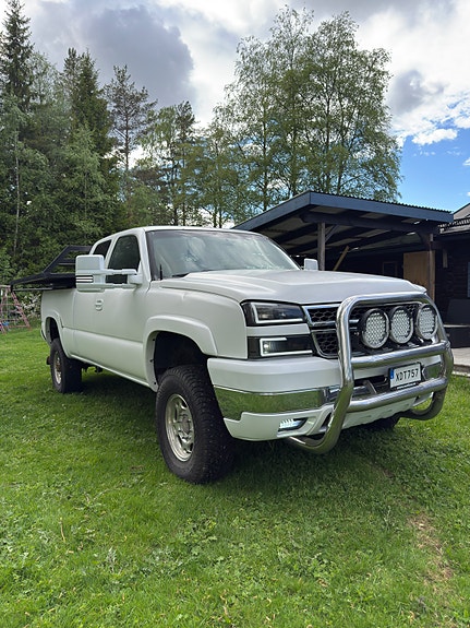 Chevrolet Silverado 2500 3 of 5