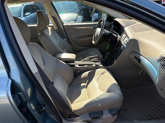 Volvo XC70 10 of 27