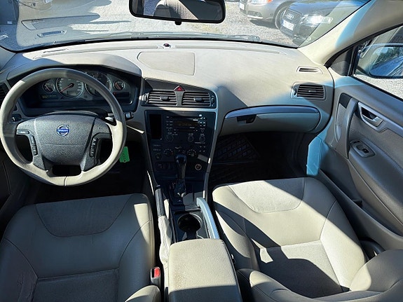 Volvo XC70 14 of 27