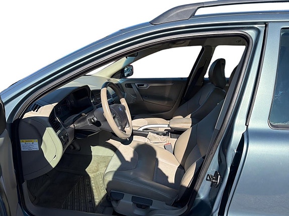 Volvo XC70 13 of 27