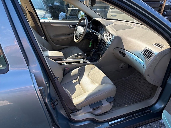 Volvo XC70 12 of 27