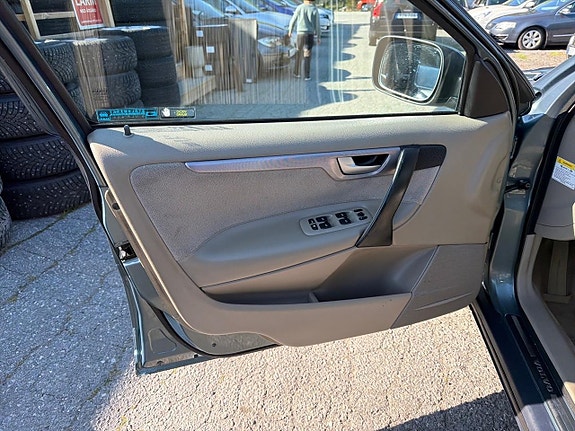 Volvo XC70 27 of 27