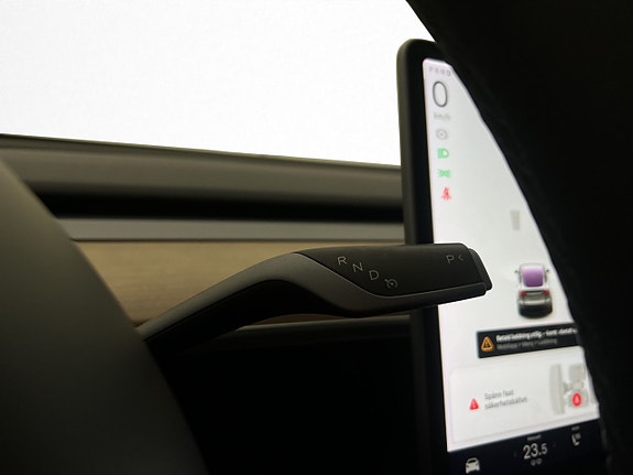 Tesla Model Y 21 of 30