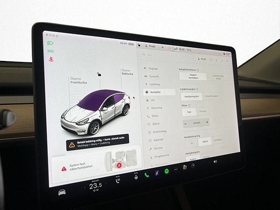 Tesla Model Y 28 of 30