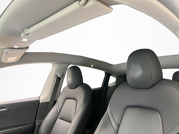 Tesla Model Y 18 of 30
