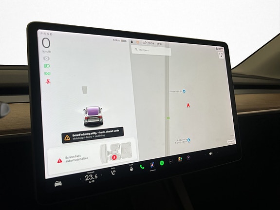 Tesla Model Y 22 of 30